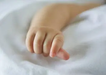 народився