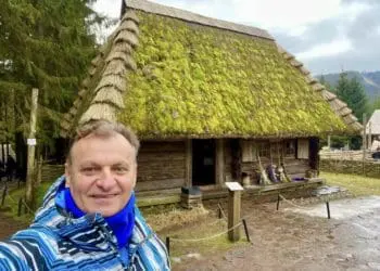 «Перші модульні будиночки родом з Карпат», – Тарас Демкура про 250-річні хатини у «Гуцул Ленді»