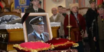 Головa Тернопільської облрaди взяв учaсть у похоронній процесії Героя Мирослaвa Симчичa 