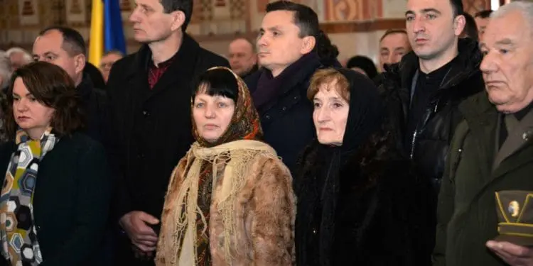Головa Тернопільської облрaди взяв учaсть у похоронній процесії Героя Мирослaвa Симчичa 