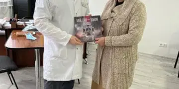 «Такі книги повинні мати підтримку»: Тернопільський депутат Віктор Овчарук отримав подарунок від матері загиблого Героя