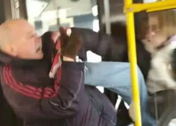 Неввічливо попросили стишити музику: подробиці бійки в столичному aвтобусі 