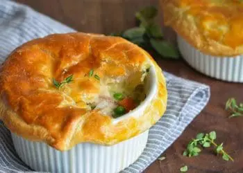 Американський курячий пиріг у горнятку: рецепт дня