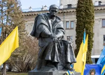Читали вірші і співали пісні: біля пам’ятника Шевченку зібралися тернополяни