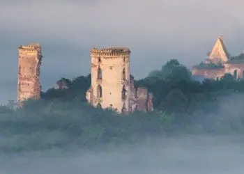 Фотографія Сергія Рижкова із зображенням Червоногородського замку у селі Нирків стала срібним призером конкурсу