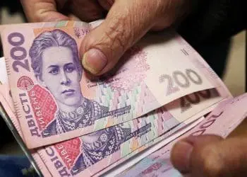 “На лікування онуки”: літня жінка віддала чималу суму шахраям