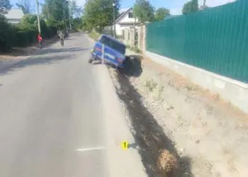 Водій легківки злетів з дороги у Вишнівці: випив зайвого (Фото)