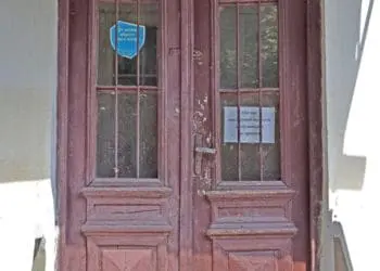 Двері часів Австро-Угорщини: старовинні входи Чорткова відновлюють в сусідній області