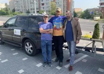Генератор, зарядну станцію та інші речі передали на фронт волонтери «Української команди»