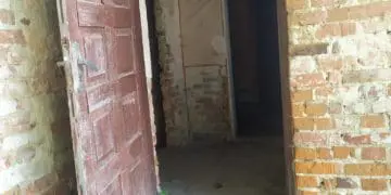 Люди обурюють через занедбаний туалет біля автостанції у Бережанах (Фото)