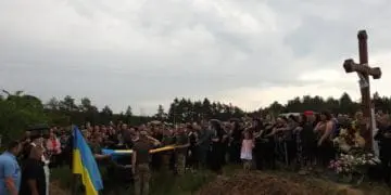 Із воїном, який загинув від мінометно-артилерійського обстрілу на Донеччині, попрощалися у Вишнівецькій громаді