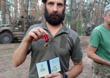 Нагрудним знаком “Золотий Хрест” від головнокомандувача ЗСУ нагородили воїна з Підволочиської громади
