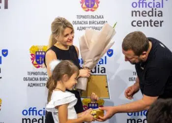 Сертифікати на придбання житла вручив родинам військових начальник Тернопільської ОВА