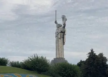 У столиці України монумент “Батьківщина-мати” перейменують на “Україна-мати”