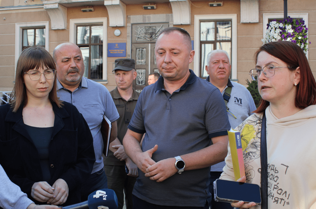 пікет під міською радою Тернопіль