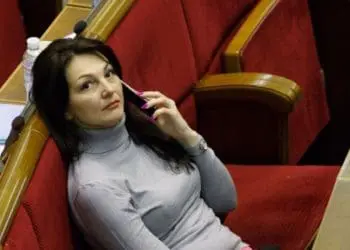 примусово доставити
