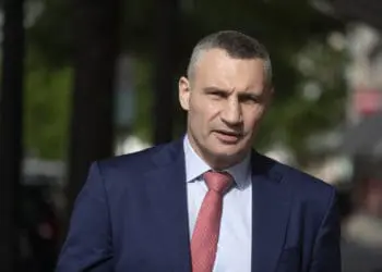 Київський міський голова відзначив почесною грамотою тернопільський благодійний фонд "Хвилі змін"