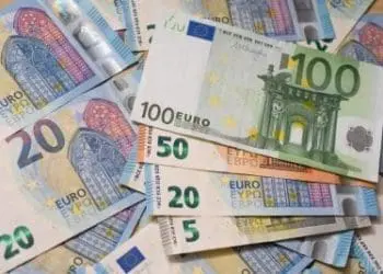 Тернопільський суд конфіскував у жінки куплену валюту