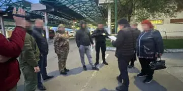 За допомогу десяткам ухилянтам покинути країну судитимуть банкіра з Кременця