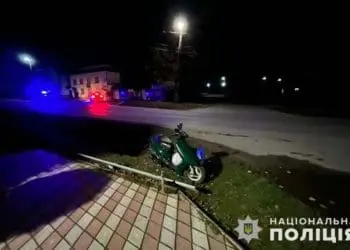 водійка скутера отримала серйозні травми у ДТП в Хоросткові