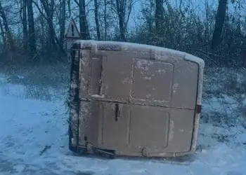Бус перекинувся у кюветі на дорозі Тернопіль-Львів-Рава-Руська