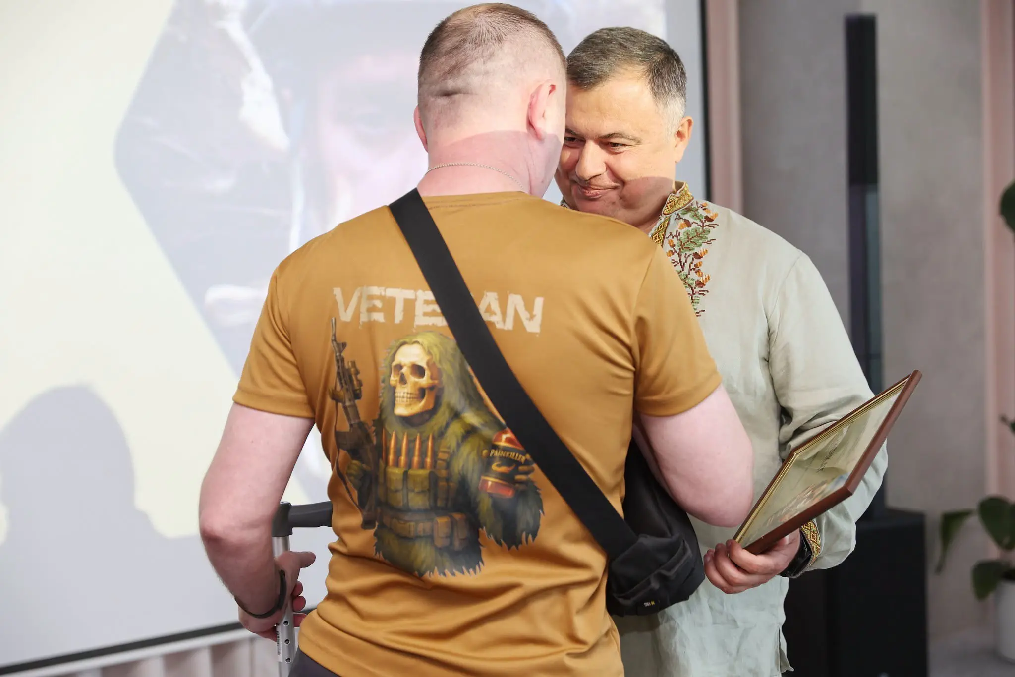 Понад 100 мільйонів на житло для Героїв: на Тернопільщині 39 родин ветеранів та сімей загиблих отримали сертифікати на квартири