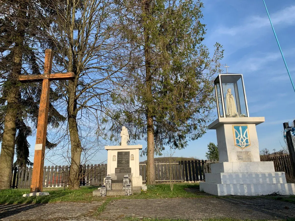 Меморіал «Борцям за волю України» у с. Гологори Золочівського р-ну Львівської обл., де
на пам’ятній таблиці серед прізвищ загиблих за волю України викарбувано, зокрема, й
прізвище Василя Нагірного.