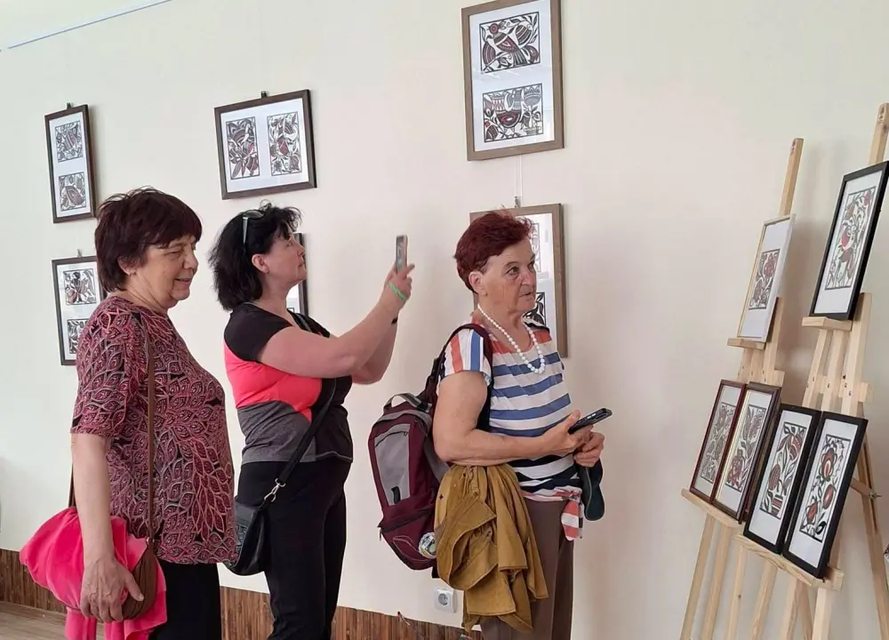 У Тернополі відкрили виставку витинанок майстрині з Донеччини