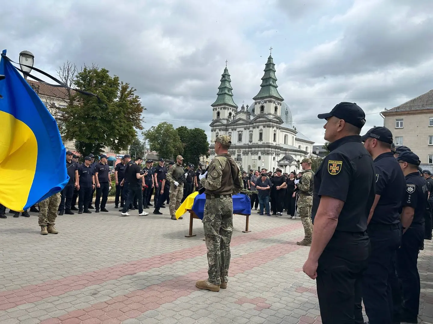 У Тернополі провели в останню путь поліцейського бригади «Лють» Івана Нагайовського