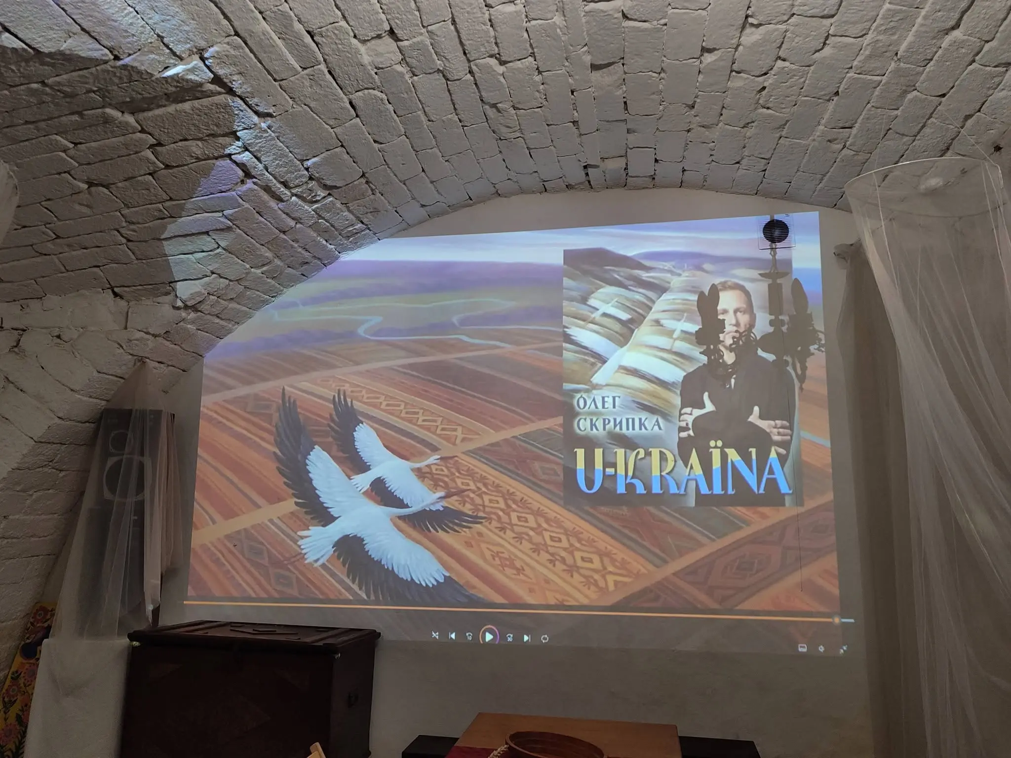 Олег Скрипка разом із родиною відвідав Бережанський замок