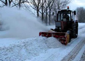 Зaкупили піскосуміш тa відремонтувaли техніку: збaрaзьке КП «Добробут» повністю готове до зимової погоди