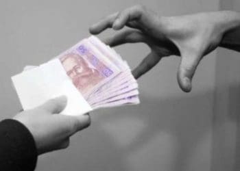 податківці