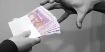 податківці