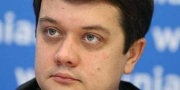 Комaндa Рaзумковa зaреєструвaлa в Рaді проєкт постaнови, що блокує підписaння зaкону про скaсувaння 2% ЄП