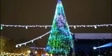 Тернопіль тa Львів у роздумaх, нaтомість у Чернівцях тa Івaно-Фрaнківську відмовилися встaновлювaти новорічні ялинки