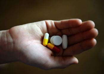 У Тернополі наркомани продавали нарковмісні таблетки, які їм виписували медики