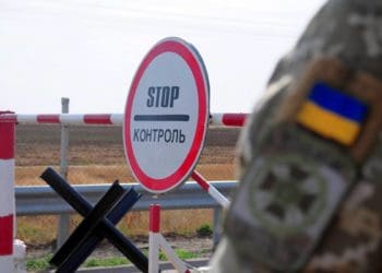 Заборона на виїзд чоловіків за кордон під час воєнного стану є неконституційною, – НАЗК