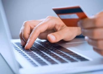 В Україні введуть нові правила поповнення банківських карт