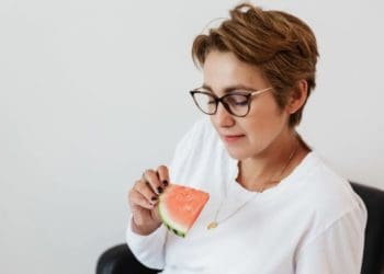 6 підступних причин, чому шкіра може передчасно постаріти