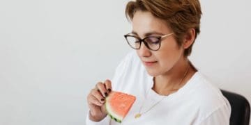 6 підступних причин, чому шкіра може передчасно постаріти