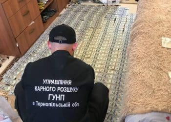 50/50 – в такій пропорції керівники благодійного фонду на Тернопільщині розподіляли кошти небайдужих громадян