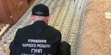 50/50 – в такій пропорції керівники благодійного фонду на Тернопільщині розподіляли кошти небайдужих громадян