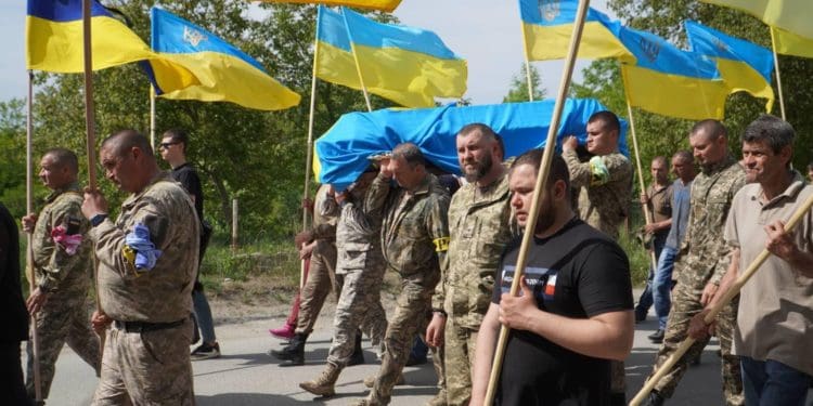 На Тернопільщині попрощалися з Героєм Євгеном Безкровним: військовому було 33 роки