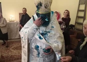 Активісти облили зеленкою священника УПЦ МП