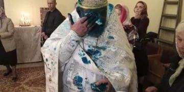 Активісти облили зеленкою священника УПЦ МП