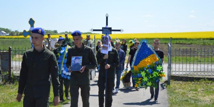 На Тернопільщині попрощалися із військовим Дмитром Головком: п’ятимісячний син залишився сиротою