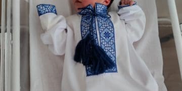 Крихітні патріоти: у Тернополі немовлят одягнули у вишиванки (Фото)