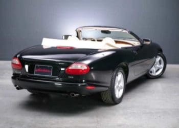 Річард Гір продає свого «Ягуара», а вторговані кошти віддасть українцям