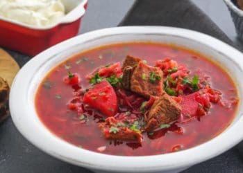 Дієтологиня розповіла, чи варто охочим схуднути їсти борщ