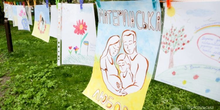 На центральній алеї Тернополя висадили «Квітник матері»